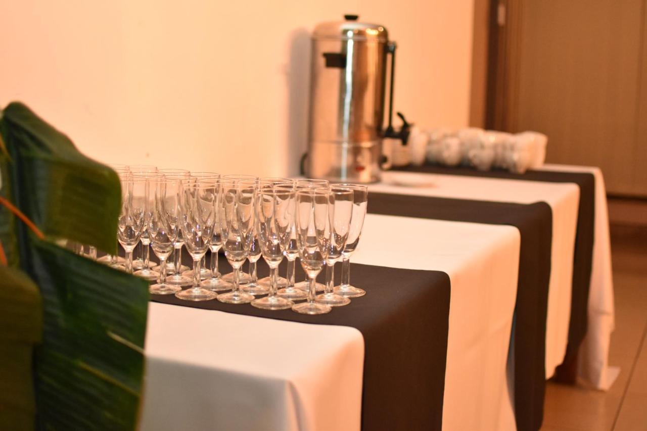 Hotel Dabrowiak Dąbrowa Górnicza Kültér fotó