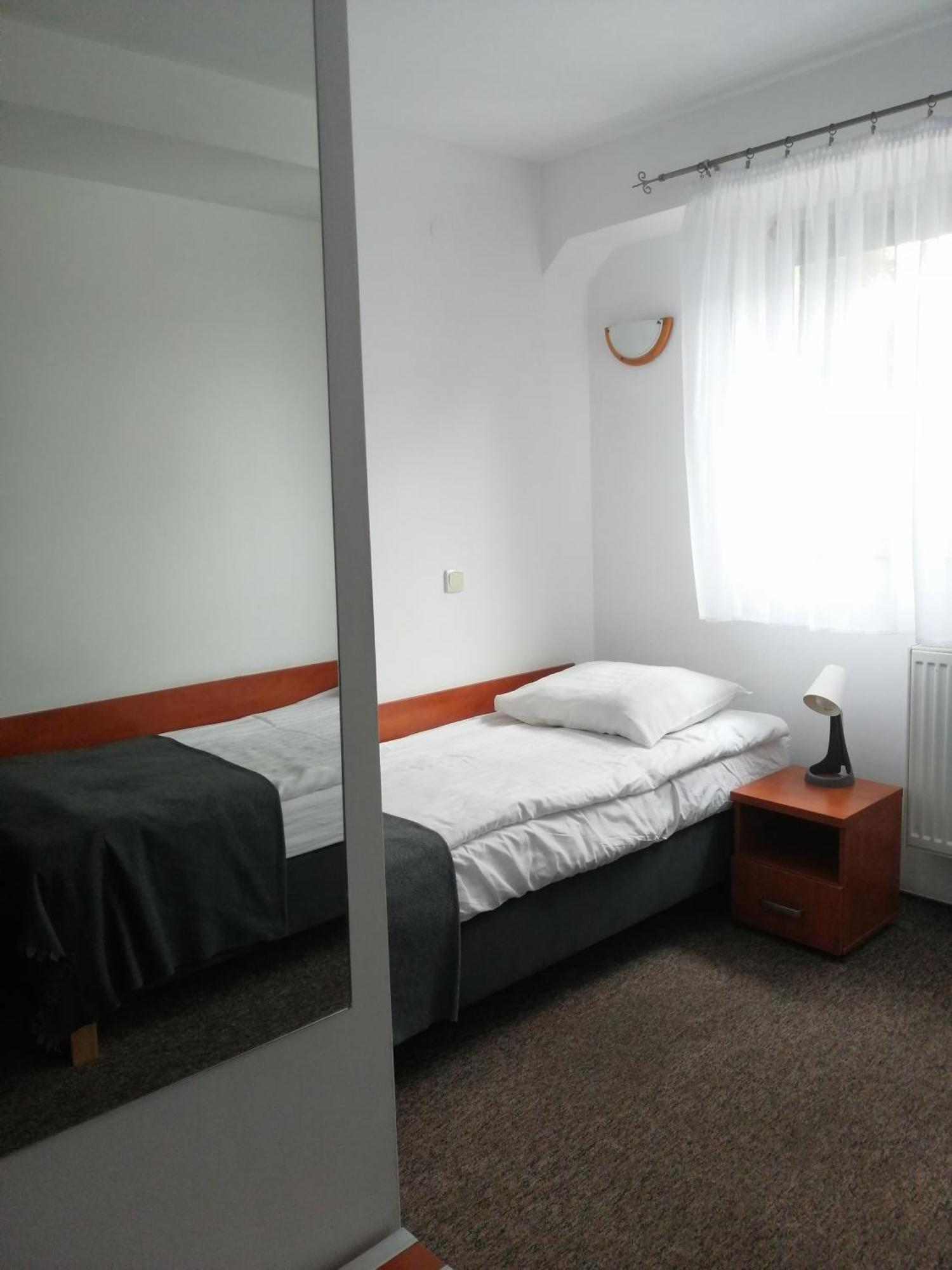 Hotel Dabrowiak Dąbrowa Górnicza Kültér fotó